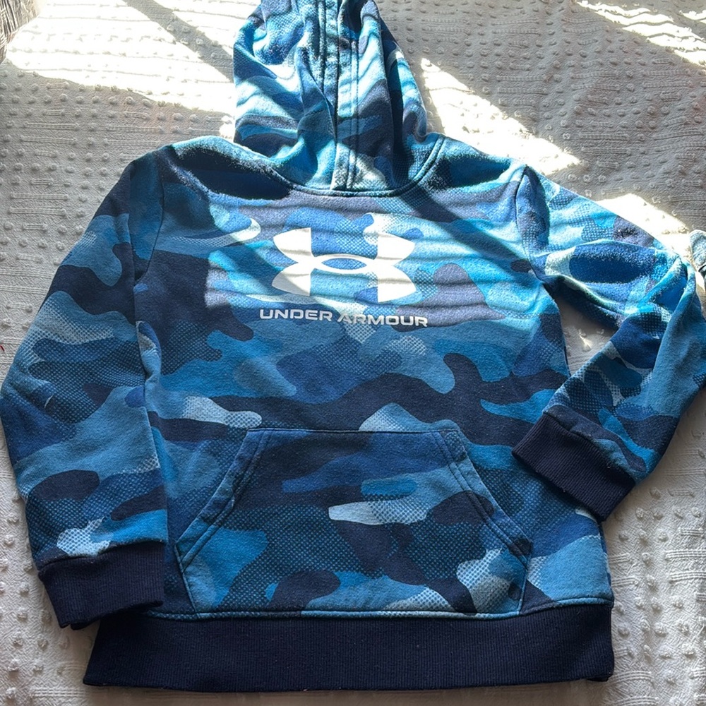 Underarmour size 7 , Used Hoodie. It is used not new